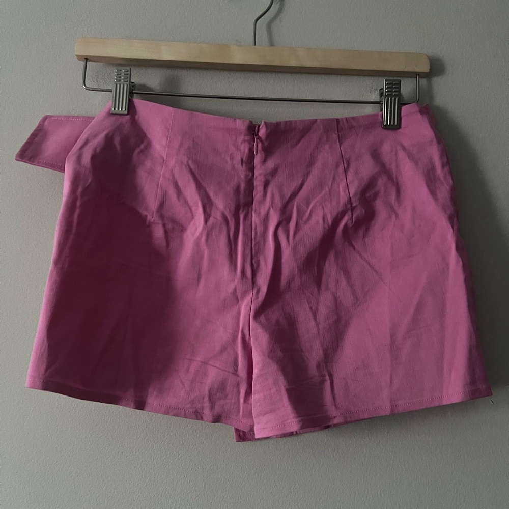 Lovers + Friends Pink Wrap Skort Buckle Detail Size Small Y2K Barbiecore - Picture 2 of 6